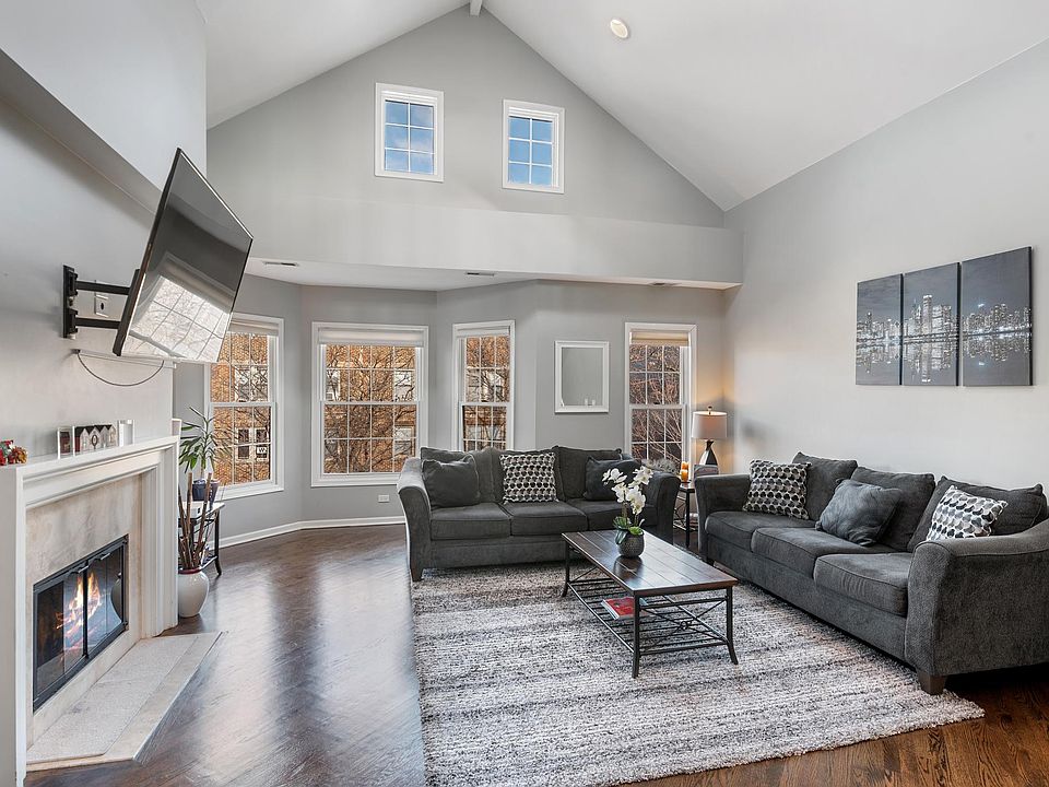 1st image of 1059 W Cornelia Ave #3