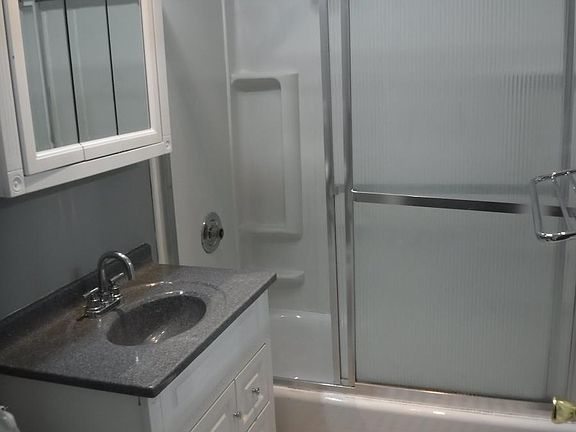 4th image of 107 S Paulina St #G