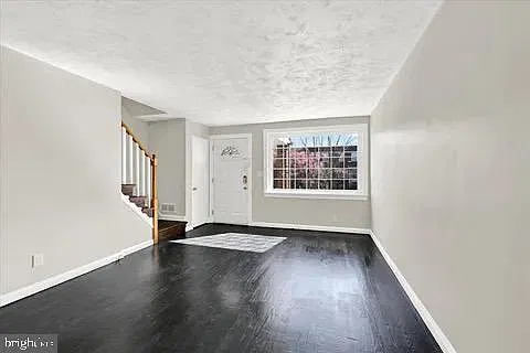 3 bed, 2.0 bath, 1144 sqft, $1,990 — Photo 3