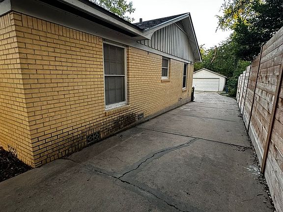 3rd image of 3903 Ridgelea Dr