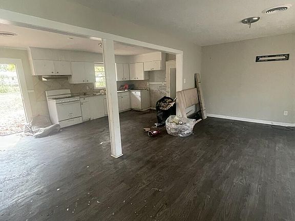 2nd image of 1043 Deryll St