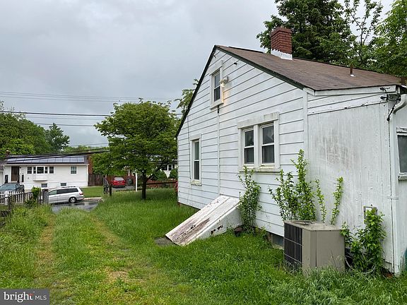 4th image of 204 N Horners Ln