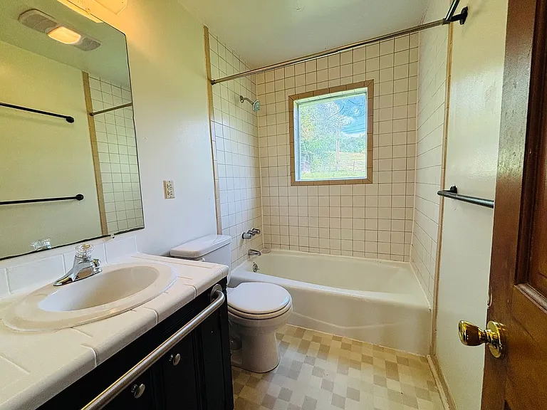 2700 Meadowbrook Dr — Photo 14
