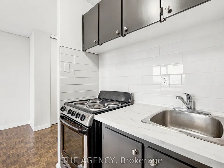 2360 Dundas St W #1613B — Photo 10