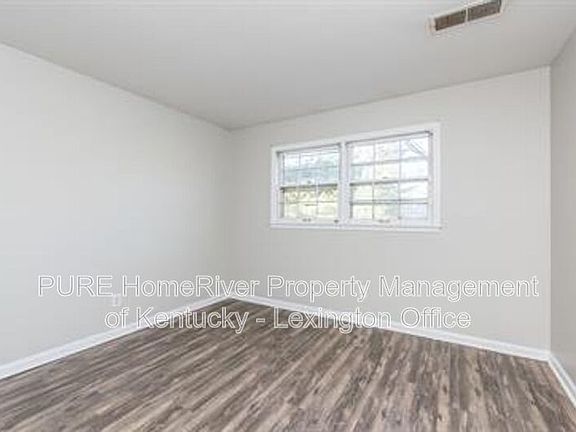 3rd image of 3736 Camelot Dr Unit A