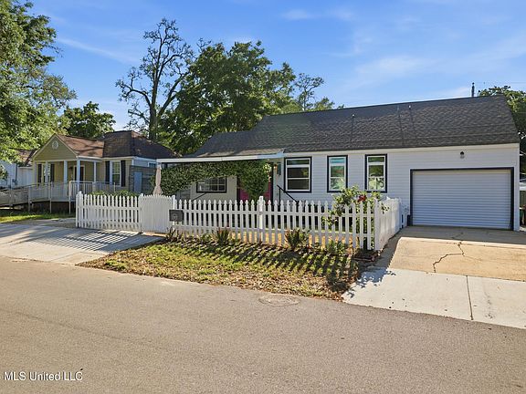 3rd image of 137 Keesler Cir