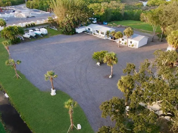 1322 N PINELLAS AVENUE, TARPON SPRINGS, FL 34689