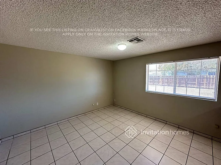 3808 W Glendale Ave — Photo 3