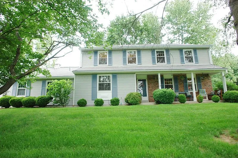 21913 Foxlair Rd photo 1