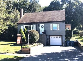 4 Cape Cod Ln, Canton, MA 02021