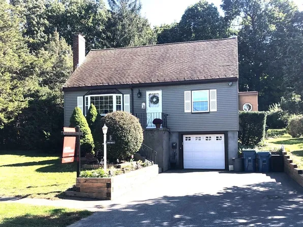 4 Cape Cod Ln, Canton, MA 02021