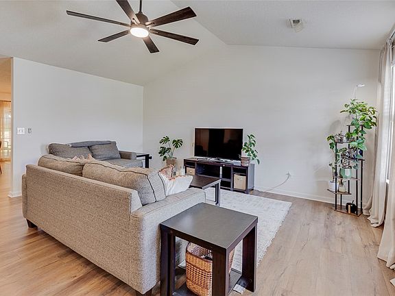 4th image of 118 Palm Branch Way