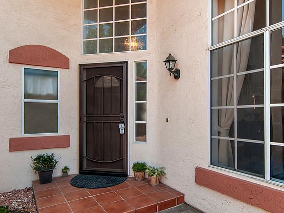 5th image of 679 Crestwood Pl