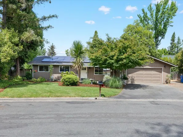 1156 Conestoga Dr, Grants Pass, OR 97527