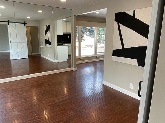 5th image of 2660 Gough St APT 101