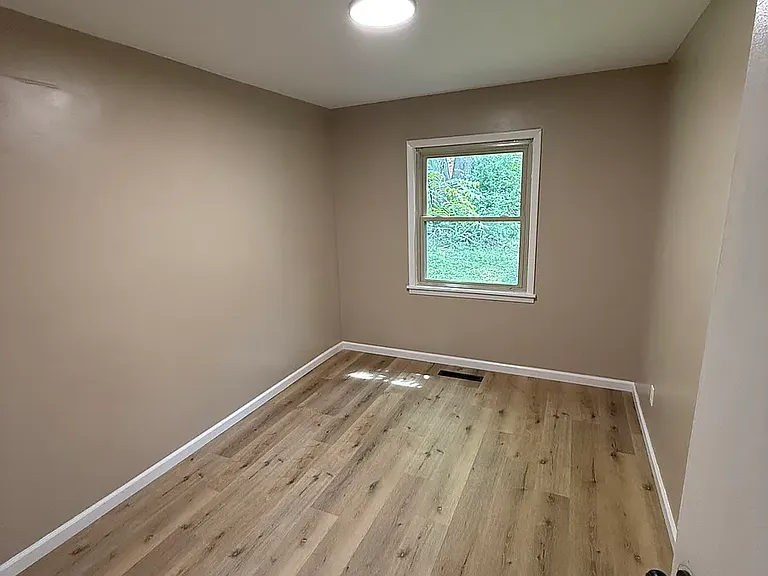 1458 Blaine Dr — Photo 7
