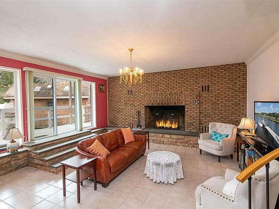 3rd image of 14 Long St