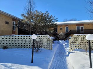 18340 Burnham Ave APT 5, Lansing, IL 60438