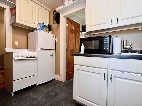 5th image of 310 E King St