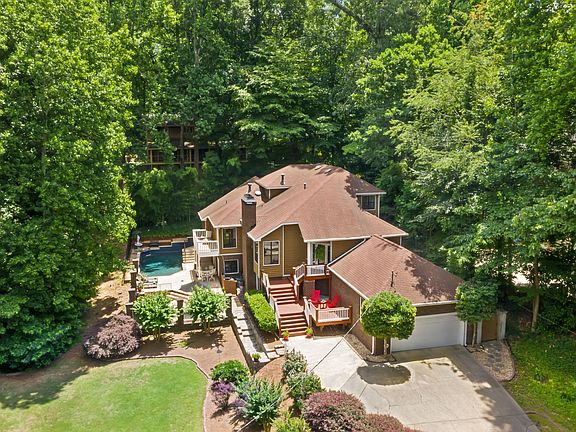 5th image of 1243 Woods Cir NE