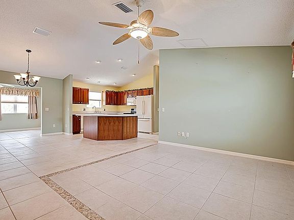 3rd image of 2324 E Gaffney Ave