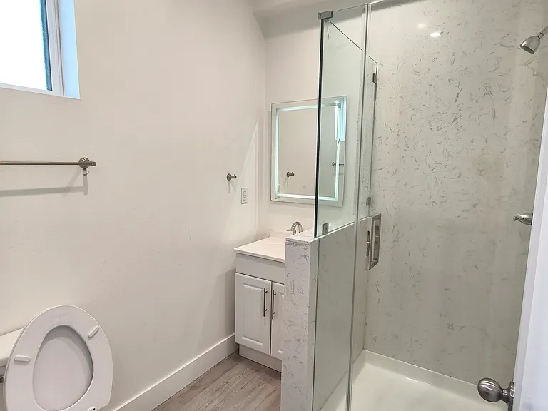 1410 W 37th Pl #B2 — Photo 16