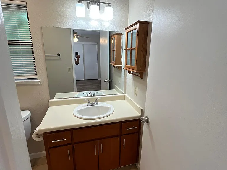 Master Bedroom Bathroom