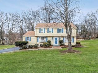 96 Mariner Cir, Trumbull, CT 06611
