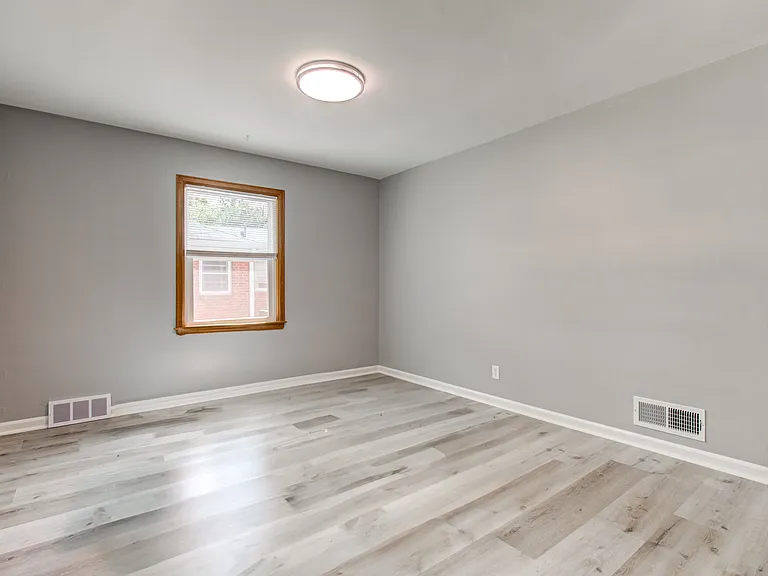 4610 Rookwood Ave — Photo 8