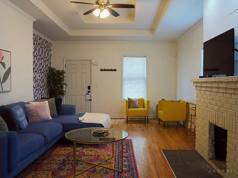 1378 Oak St SW — Photo 5