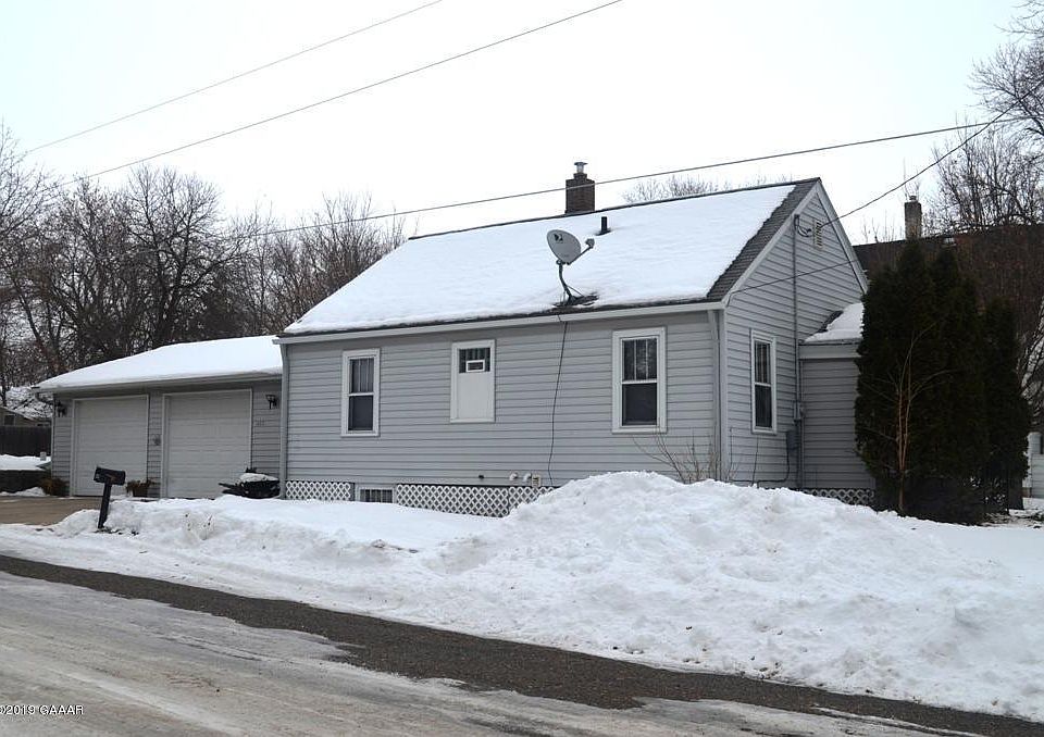 1st image of 400 E Broadway St