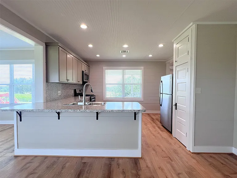 12201 Emshoff Rd — Photo 9