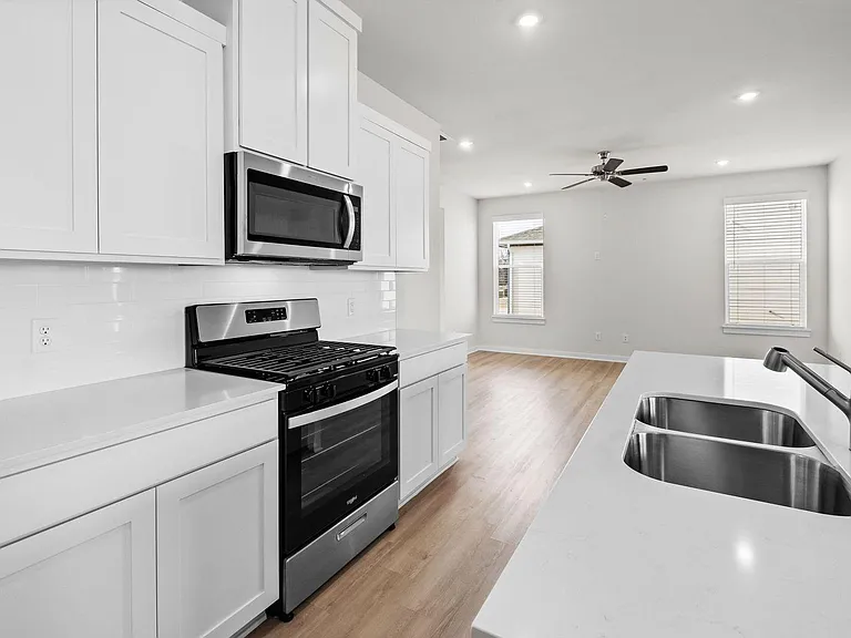 158 S Broyles St — Photo 3