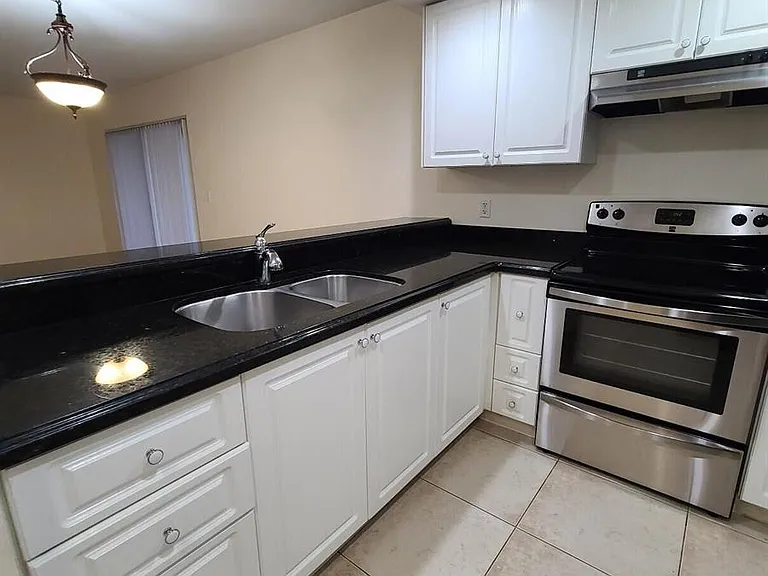1547 Lake Crystal Dr #A — Photo 4