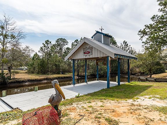 Fish cleaning station