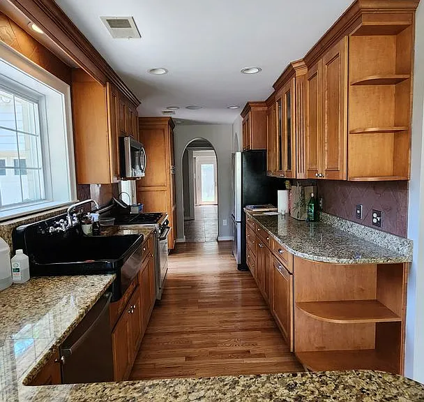 2207 Fordham Dr — Photo 9