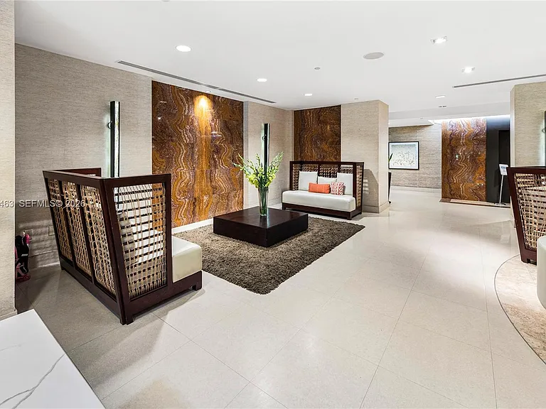 2555 Collins Ave #403 — Photo 34