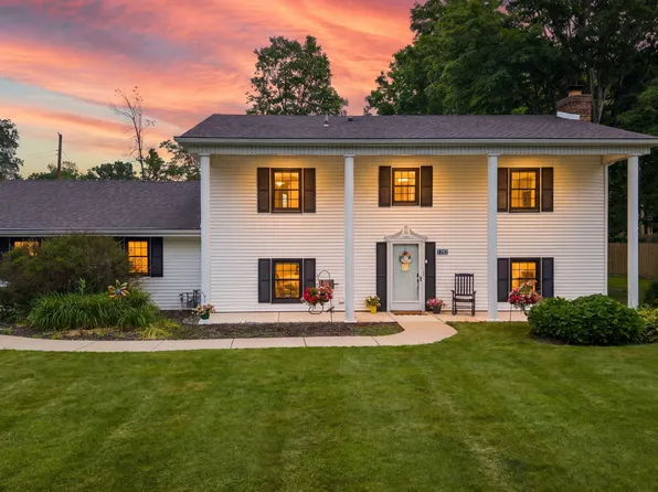 1261 Redbud Dr, Chesterton, IN 46304