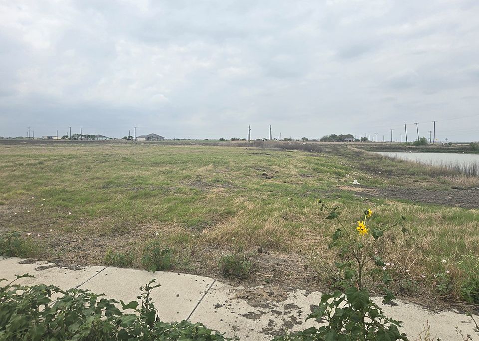 2nd image of 1685 Gemini Acres St