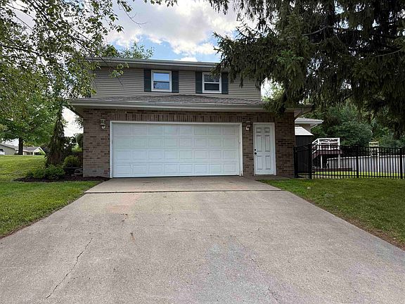 3rd image of 2355 Clarke Crest Dr