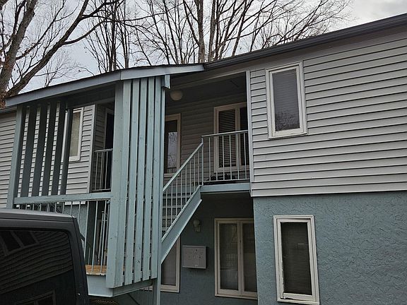 2nd image of 1914 Meadowlark Ln Unit 4