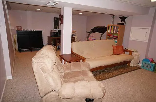 899 Kinnear Rd — Photo 3