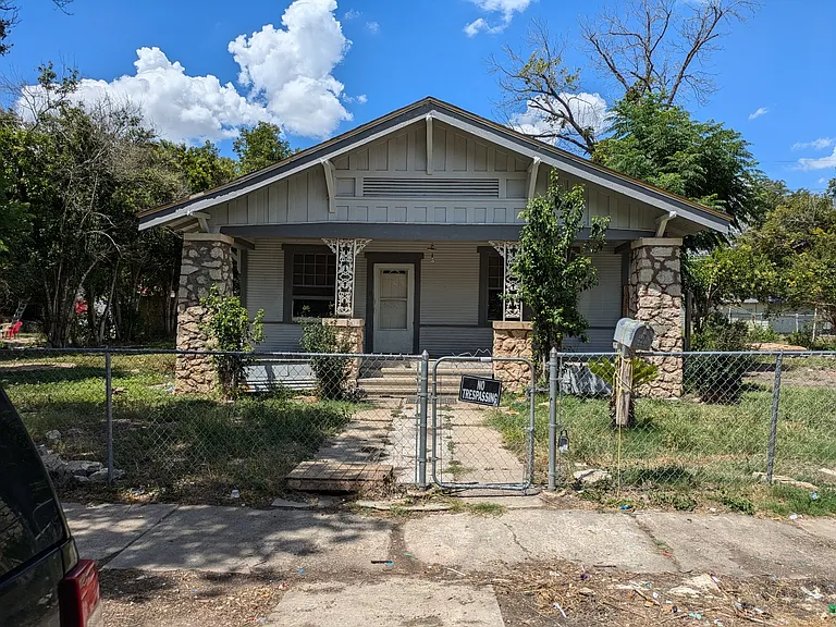 1046 Poinsettia — Photo 8