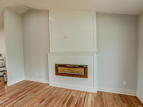 5th image of 320 Navaho Ln