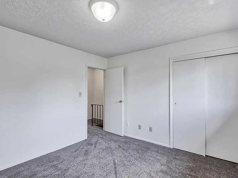 Colonial Terrace and Village Apartments — Photo 6