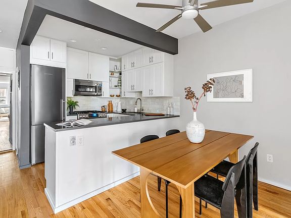 4th image of 222 E 24th St APT 4A