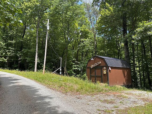 3rd image of 1091 Muskrat Valley Ln