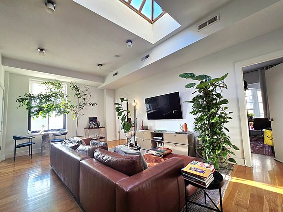 3rd image of 184 Joralemon St #12F