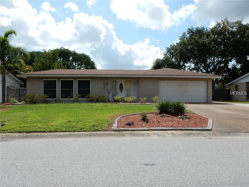 FRONT VIEW OF HOUSE