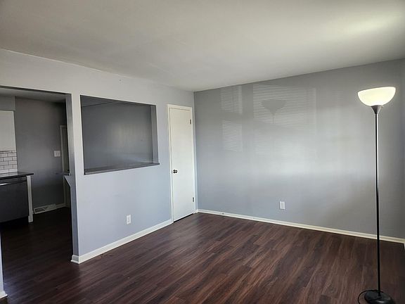 5th image of 925 S Weyant Ave